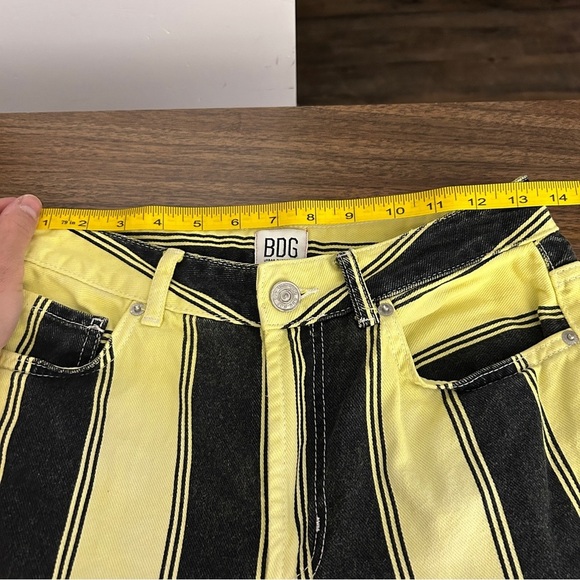 💕BDG Yellow and Black Striped Women's mom Jeans 27x30 - Picture 9 of 13